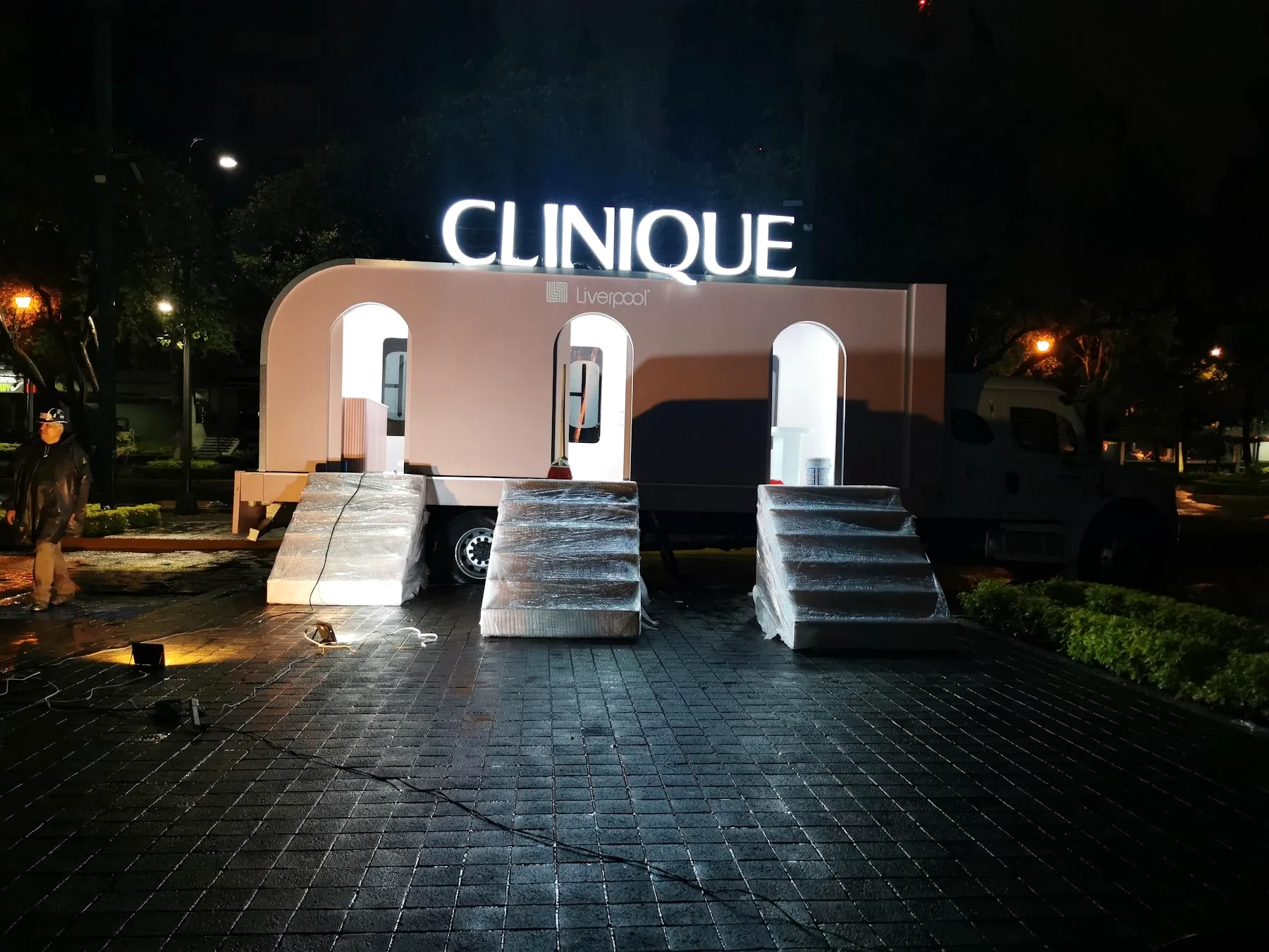 Pop-up beauty iluminado de noche